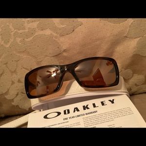 Oakley Hall Pass tortoise w/VR28 black iridium sunglasses